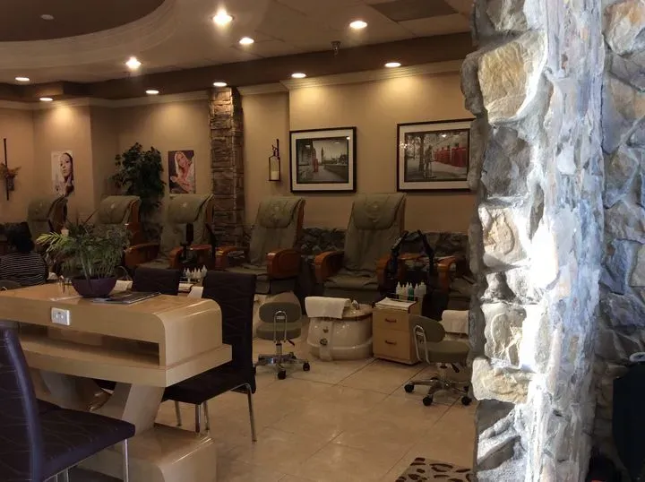 https://cdn.salonspotlight.com/photos/KTbXi0jbK9P2W80dmnxC/c7f6051d-e294-46e3-b301-3194884922f5_720x720