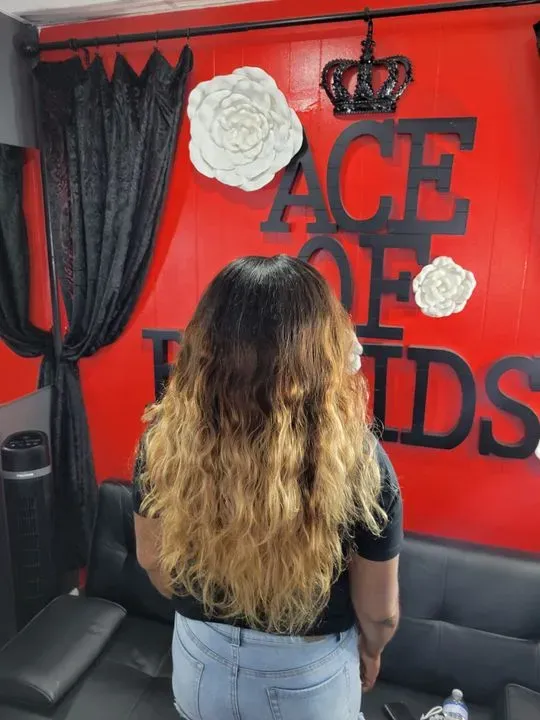 https://cdn.salonspotlight.com/photos/KUPwQSsnIBNRCElsegwI/a27c6940-5380-4b74-aace-94d399ea2338_720x720