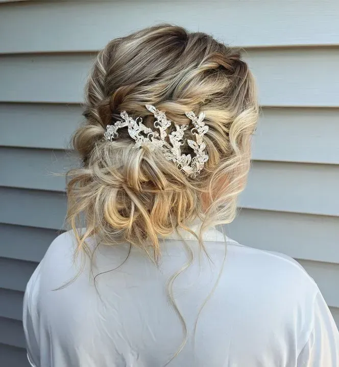 https://cdn.salonspotlight.com/photos/KUW554Z2h5EDpSz8Aj9s/b94ec452-e566-424e-918a-db8511fe35e5_720x720