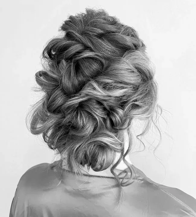 https://cdn.salonspotlight.com/photos/KUW554Z2h5EDpSz8Aj9s/d18124bc-7a76-40a6-ae3b-fad1c9d26179_720x720