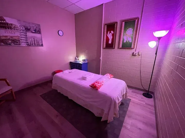 https://cdn.salonspotlight.com/photos/KUWnZGI2PEffqQWG92Uq/7e880682-8fbf-4c38-8561-626e80061266_720x720