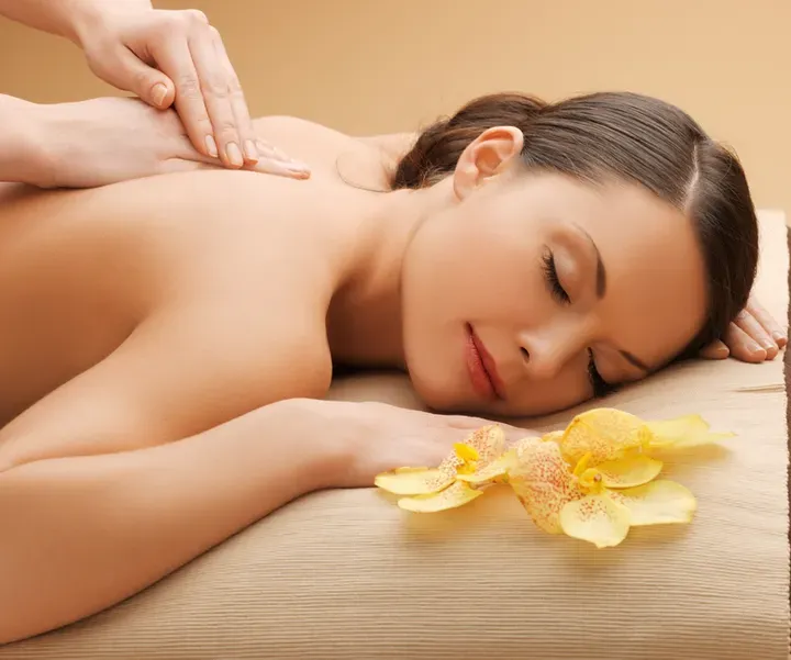 https://cdn.salonspotlight.com/photos/KUWnZGI2PEffqQWG92Uq/e7ccc000-d921-49ae-8841-acea8e8b31b9_720x720