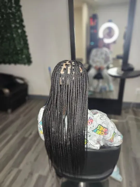 https://cdn.salonspotlight.com/photos/KX1Wb3XzqnbeIQrpLX5U/3964dc65-d6f3-42e8-8b5e-69acb4b9b9c8_720x720