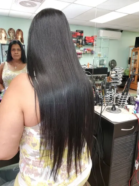 https://cdn.salonspotlight.com/photos/KX8d39SBxBiupxSZ1iiX/18fc81e8-588d-4c08-97bc-0b71f50df318_720x720