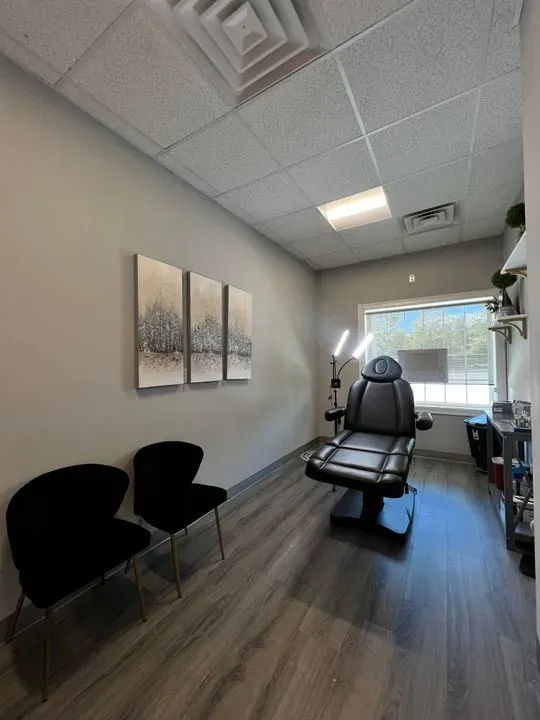https://cdn.salonspotlight.com/photos/KY33KLlw7KD4HA5HB5JV/a56700bb-6471-4d3e-9b23-4084e7b65f98_720x720