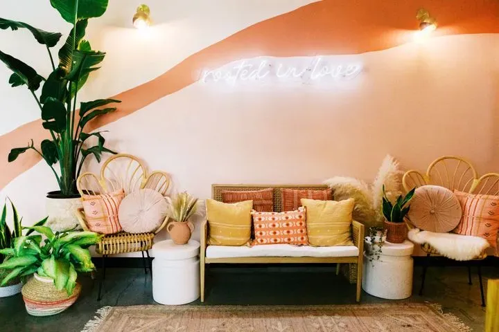https://cdn.salonspotlight.com/photos/KZfqThQjePxHGKNcrNkN/c1d64777-d2b9-45d7-ba3b-29ed25473974_720x720