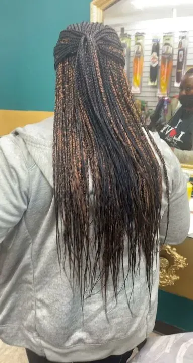 https://cdn.salonspotlight.com/photos/KbFRBNP2OzL2GtEfh6Lx/72cb5190-68ce-458c-ae9a-27867b1b07b5_720x720
