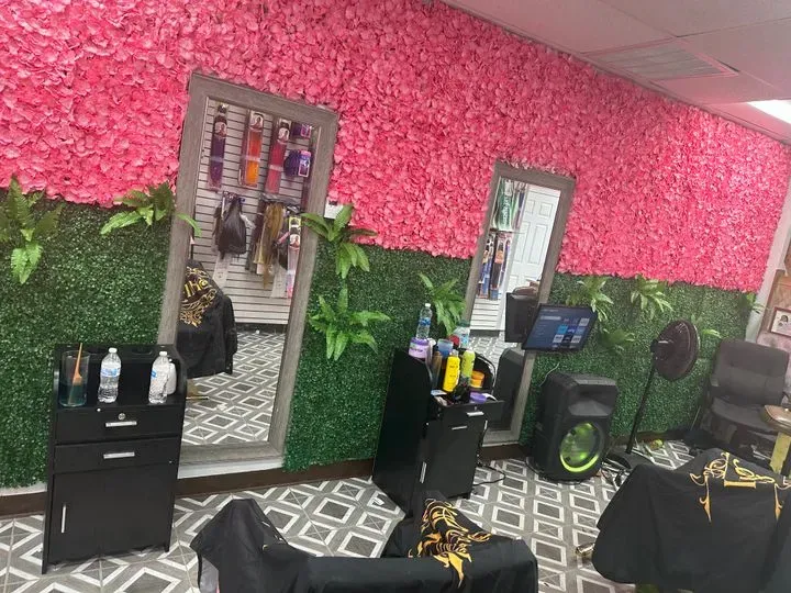 https://cdn.salonspotlight.com/photos/KbFRBNP2OzL2GtEfh6Lx/8269b08d-e516-4766-b21f-2397e8c1c30b_720x720