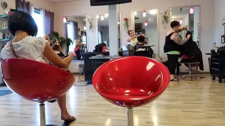 https://cdn.salonspotlight.com/photos/KdLjtHMaWuvJXo3avv7S/18a6de58-e178-4ad1-ac85-0e8c5691f53b_720x720
