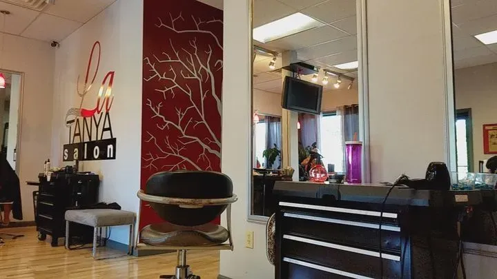 https://cdn.salonspotlight.com/photos/KdLjtHMaWuvJXo3avv7S/87e5ff72-d8fb-494b-b98f-ab35b0dff456_720x720