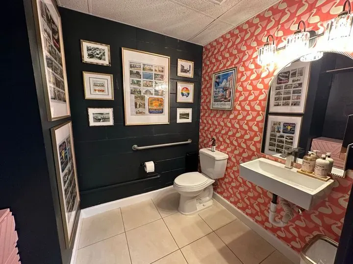 https://cdn.salonspotlight.com/photos/KfaGRmZ0BL5dkg294HKv/70215b7b-17eb-45a5-916a-f2c41a05c53d_720x720