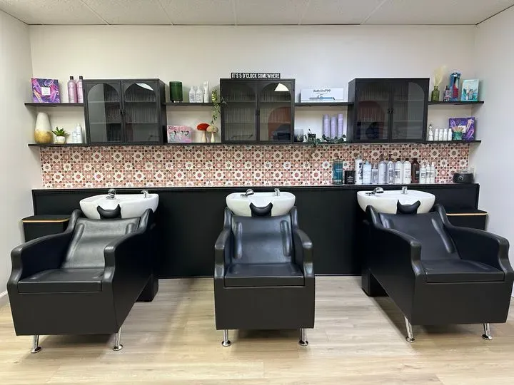 https://cdn.salonspotlight.com/photos/KfaGRmZ0BL5dkg294HKv/79728bae-517e-4435-84da-1ccdba998078_720x720