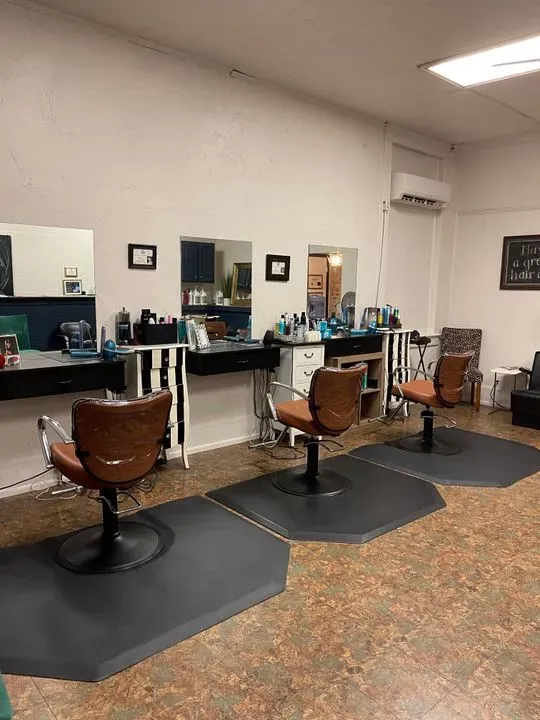 https://cdn.salonspotlight.com/photos/Kg9TVgul98P3erCwzUEq/dd276861-361d-407b-8fa5-9743f6b4f4f6_720x720