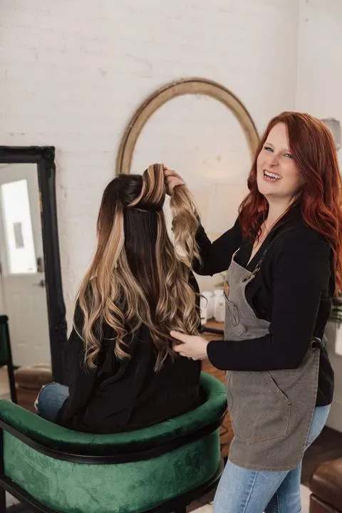 https://cdn.salonspotlight.com/photos/KgQx0IsXPiXaMY2ZSEjO/905f5c85-444b-4454-98a8-de553a63e775_720x720