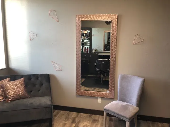 https://cdn.salonspotlight.com/photos/KgQx0IsXPiXaMY2ZSEjO/d5f89d32-404c-4ce5-a268-4ec9d41670eb_720x720
