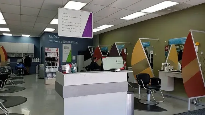 https://cdn.salonspotlight.com/photos/KgdcjTZXQH6EraHMdp3R/110e8ea0-72e8-4872-a6e1-955fda385434_720x720