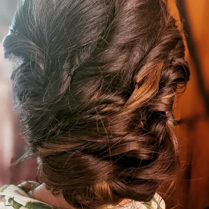 https://cdn.salonspotlight.com/photos/KhChxS2BbXZALUdi7oFE/3652e8f9-2e38-46c3-8ce5-37a60a7056a5_720x720
