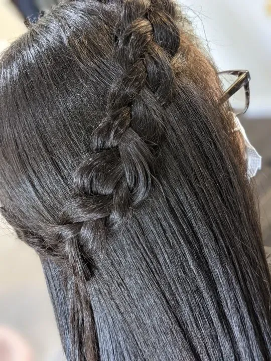 https://cdn.salonspotlight.com/photos/KhChxS2BbXZALUdi7oFE/d03496cc-f10e-4f96-9ee5-c9ad4f312542_720x720