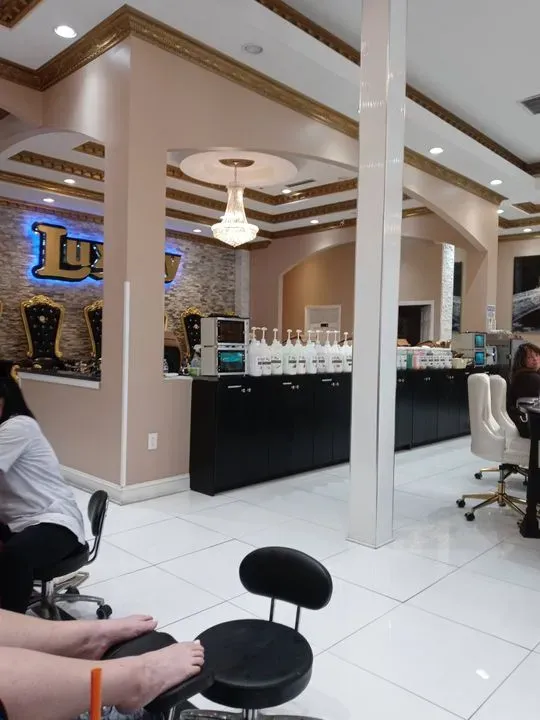 https://cdn.salonspotlight.com/photos/KhZ4QUnIogY24XEOZByz/12a07d6f-ae3f-4ec8-9762-fcb145805465_720x720