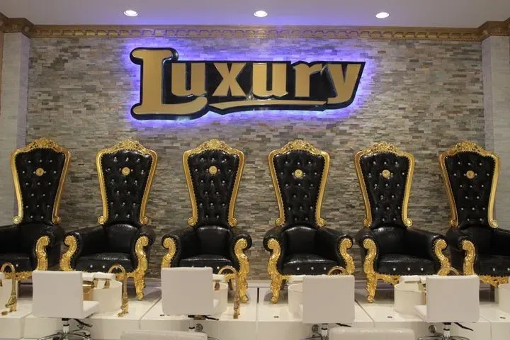 https://cdn.salonspotlight.com/photos/KhZ4QUnIogY24XEOZByz/57e2b644-dd55-4745-885a-07ec48f1c8d8_720x720
