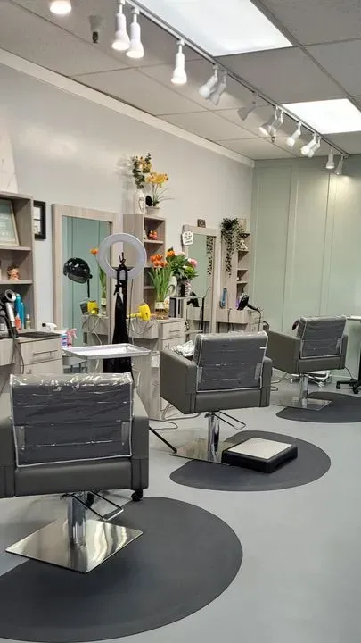 https://cdn.salonspotlight.com/photos/Kj8v3tMtjN4wjhM4SqC2/5c0e0ba3-3838-48fd-9f3b-a17dabbd28ac_720x720