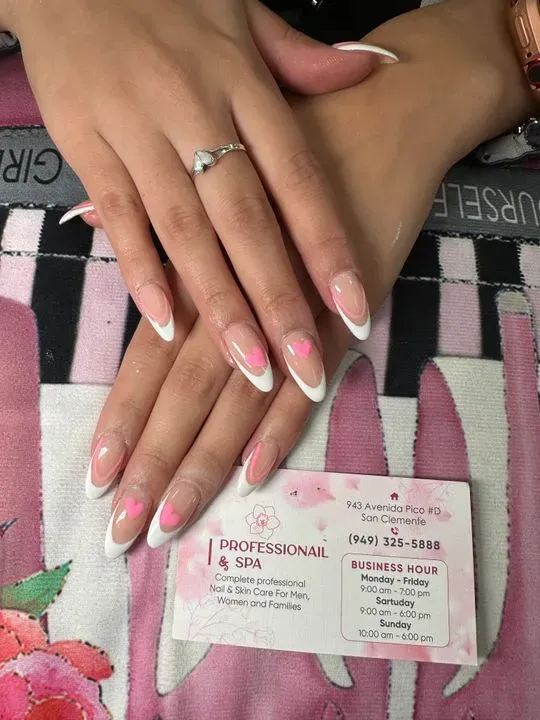 https://cdn.salonspotlight.com/photos/KjaX3QAnvpsaBe74RIMm/cf38e25f-637f-44de-a449-633d6d92772b_720x720