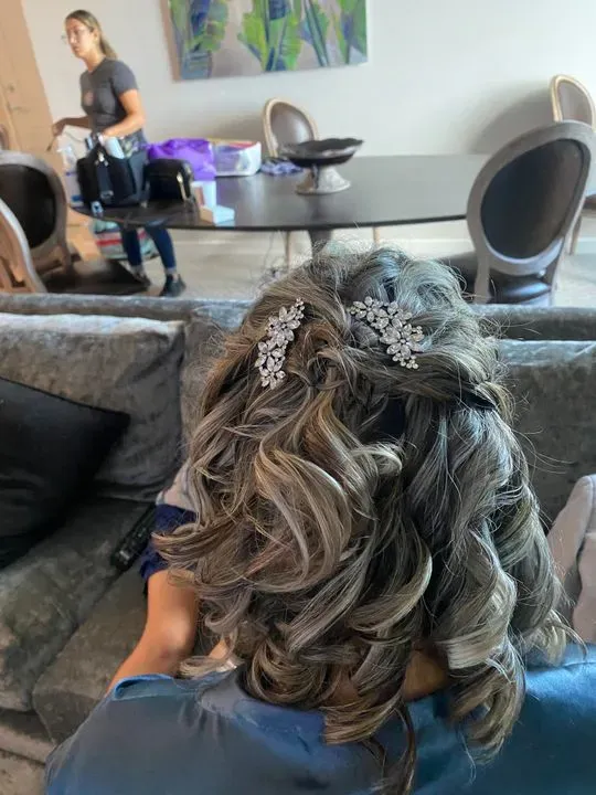 https://cdn.salonspotlight.com/photos/Kjvy0XhNfjJCusOc66aA/4951615a-4615-42a0-9423-f857df0c6427_720x720