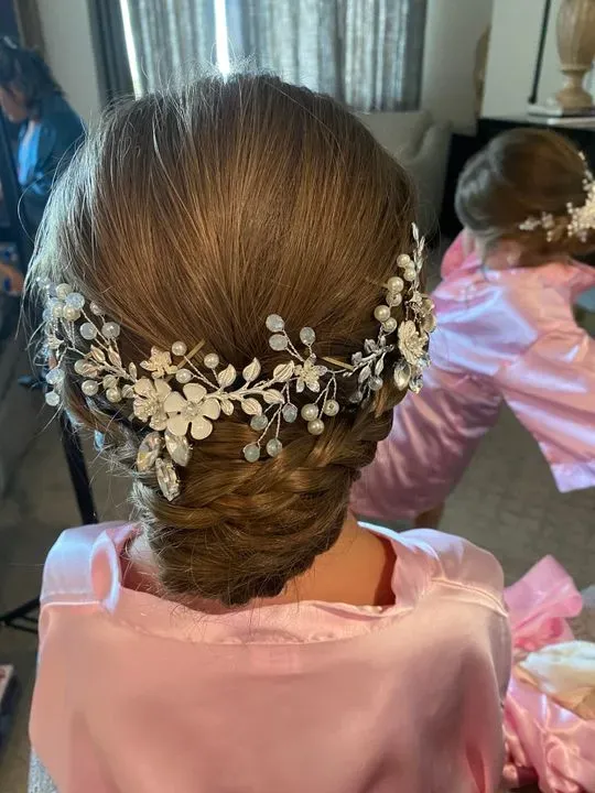 https://cdn.salonspotlight.com/photos/Kjvy0XhNfjJCusOc66aA/7f5c49d9-2f10-4460-900d-b4b30d5bf9b9_720x720