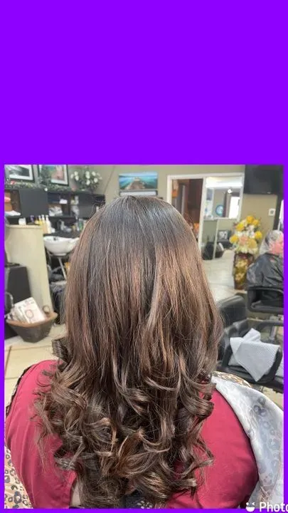 https://cdn.salonspotlight.com/photos/KlVNodOnsfMnAopdvFja/1ec683bf-d199-4352-97ab-10f202416c79_720x720