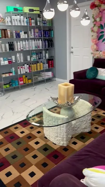https://cdn.salonspotlight.com/photos/KlVNodOnsfMnAopdvFja/3ce70ab2-6dcc-427e-a5fc-d237e0c1cd0c_720x720