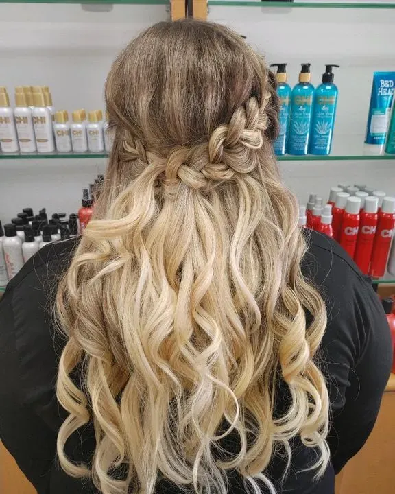 https://cdn.salonspotlight.com/photos/KnmhdmZMZiQfEDedqY2L/9095faef-767f-4c35-a374-d3d189581f0f_720x720