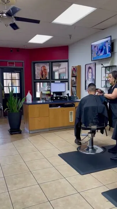 https://cdn.salonspotlight.com/photos/KnmhdmZMZiQfEDedqY2L/c7405cad-156f-4683-a526-cdf8ee4d41d9_720x720