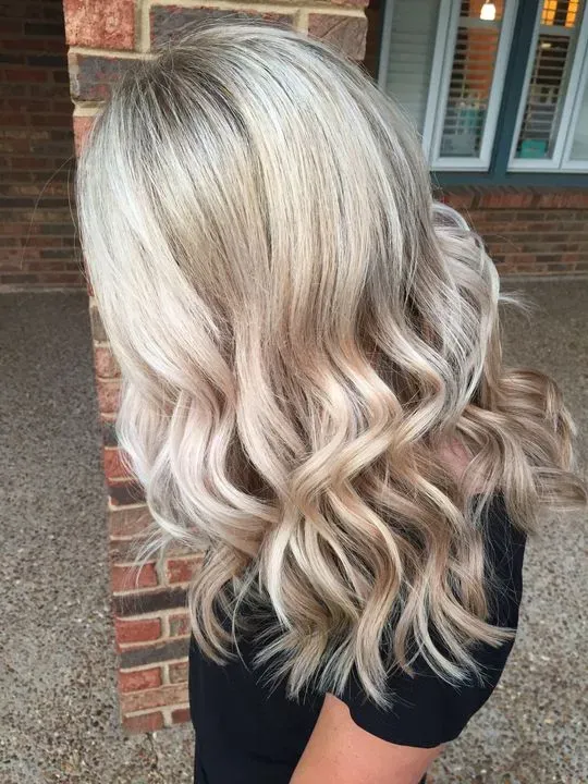 https://cdn.salonspotlight.com/photos/Kp782TR0h2MdMTNBpHkC/40b32c89-47e9-412e-b76d-3db9d708a269_720x720