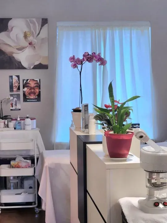 https://cdn.salonspotlight.com/photos/Ktc8oT5PmdA2NdFE7wBT/6f5bf3b8-c5cc-4c1e-831f-2003b2d605e4_720x720