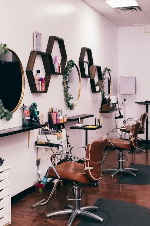 https://cdn.salonspotlight.com/photos/KtzUHPMHyOvnjOUYHzja/67a499c1-de66-453b-bc61-375ea78c810b_720x720