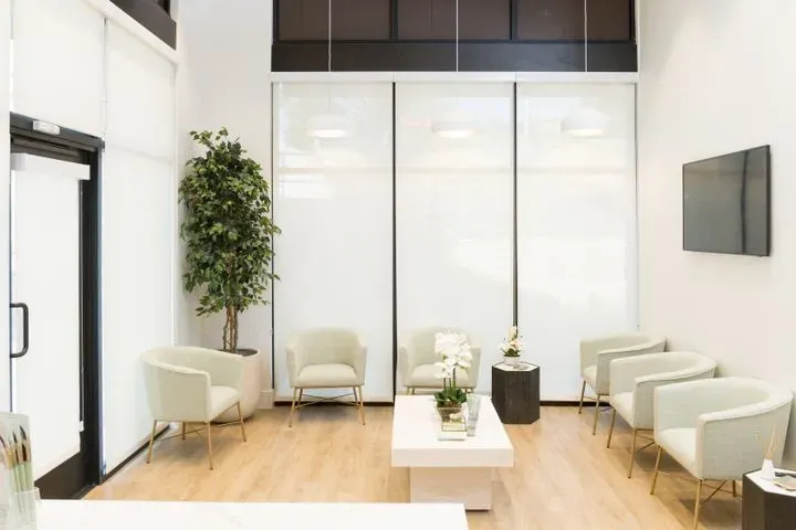 https://cdn.salonspotlight.com/photos/KuNgpYrF7D9s2xlndu8V/209ca4be-ce34-4558-84f9-bebd29b6e143_720x720