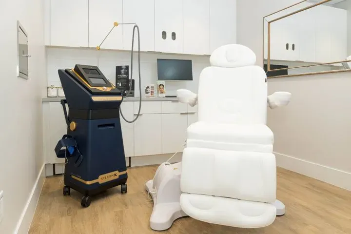 https://cdn.salonspotlight.com/photos/KuNgpYrF7D9s2xlndu8V/8b19b92b-c3c1-4d63-b4ee-26537b891e4d_720x720