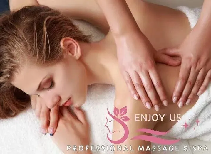 https://cdn.salonspotlight.com/photos/Kv41hbJBAlEmlQlqSmzc/0dc1db03-574c-43a8-a74f-f6d6056b49dc_720x720
