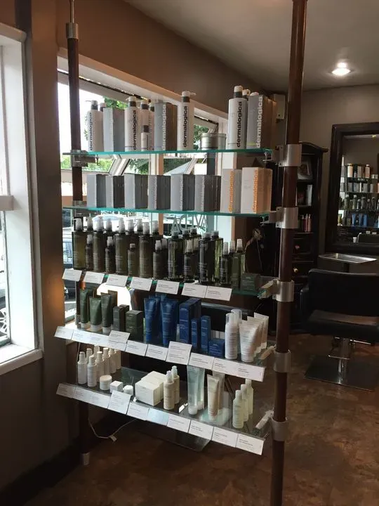 https://cdn.salonspotlight.com/photos/KyLDhZV7tyWkx5dldmDP/35f45a20-b151-402d-a6aa-0101ab78d98e_720x720