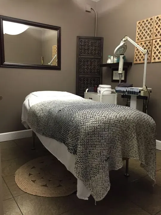 https://cdn.salonspotlight.com/photos/KyLDhZV7tyWkx5dldmDP/dbba584d-65d4-4fee-9744-60bf350b0e6c_720x720