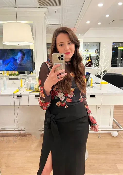 https://cdn.salonspotlight.com/photos/KzL0JMlkPLiIXkIRMdBm/81e82e4a-fce3-42cd-ab88-0ca756061027_720x720