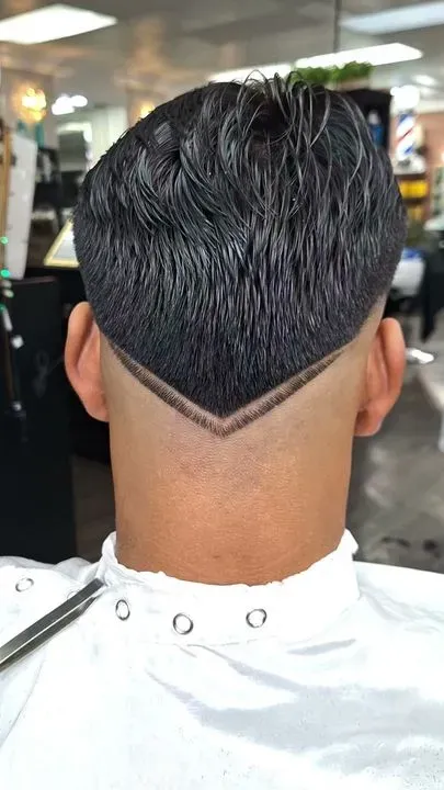 https://cdn.salonspotlight.com/photos/L30HFBZl1JMUvbxaJHWo/30885c4a-efa6-4b7c-afa3-a85a20fc1246_720x720