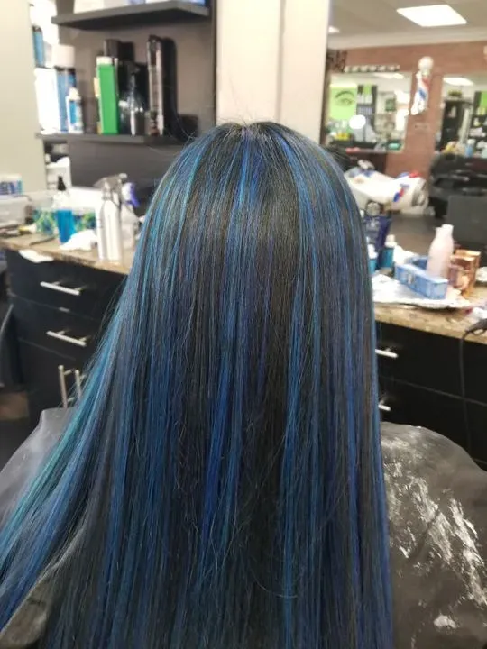 https://cdn.salonspotlight.com/photos/L30HFBZl1JMUvbxaJHWo/45acfb1f-a7a3-4d7f-a042-5bd87622c313_720x720