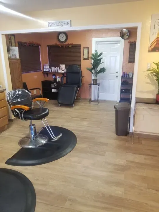 https://cdn.salonspotlight.com/photos/L5LSyvfPEM7yYIDqdnju/6f3fa366-3c29-4120-8df4-52d840bdbf17_720x720