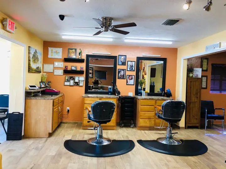 https://cdn.salonspotlight.com/photos/L5LSyvfPEM7yYIDqdnju/a02093b8-ac7f-4baa-b37b-b3e788b6ead8_720x720