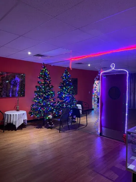 https://cdn.salonspotlight.com/photos/L7NZpBWO54rkuF5n9MgV/5bc50e83-b91d-446e-9b90-731f18908e6c_720x720