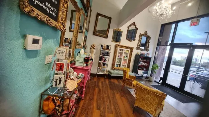 https://cdn.salonspotlight.com/photos/L7Xqog5oL5yNtyOpfoqv/5b0244d5-9b54-4590-96e8-7dc45374c286_720x720