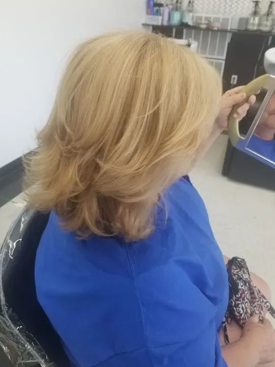 https://cdn.salonspotlight.com/photos/L8kFFk5z62v2RT9y53SB/4c9bf131-ece0-40bd-ac84-82c1e16dbd5c_720x720