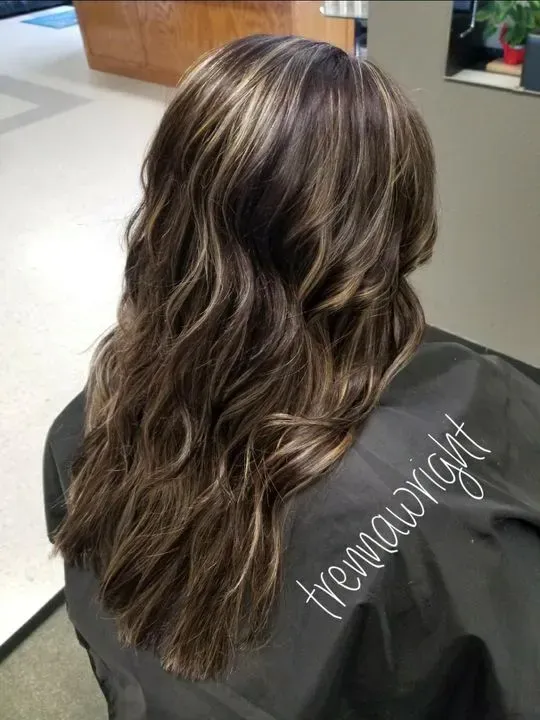 https://cdn.salonspotlight.com/photos/L8kFFk5z62v2RT9y53SB/766dfd1e-ca15-4339-aa7a-e7ff32712fbc_720x720