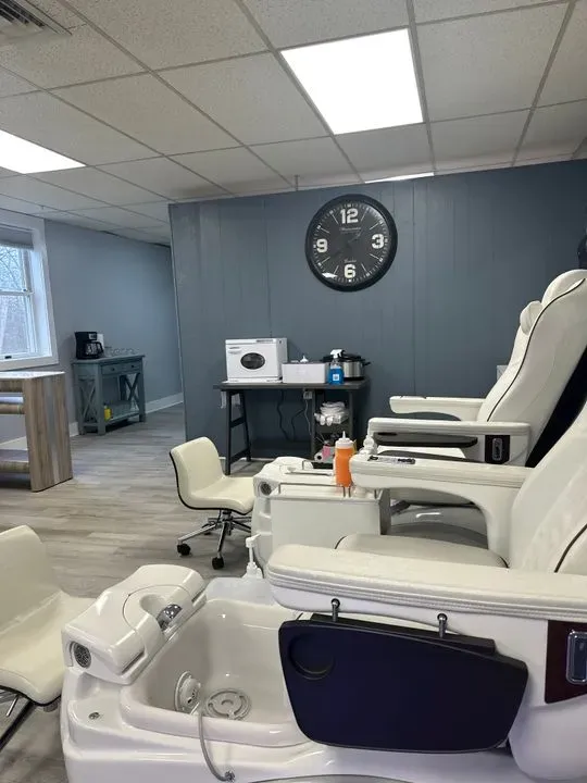 https://cdn.salonspotlight.com/photos/L9jLkSPVE5bEbtW6UeTG/97b3967a-9d53-45dc-bf41-bc3eefc15944_720x720